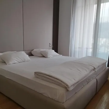 Apartment Wow - With Free Parking *